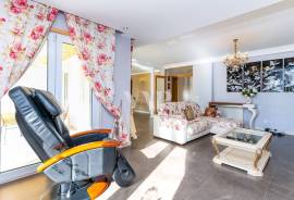Luxury 3+1 bedroom villa in private condominium with pool, Vilamoura