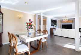 Luxury 3+1 bedroom villa in private condominium with pool, Vilamoura