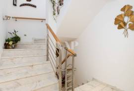 Luxury 3+1 bedroom villa in private condominium with pool, Vilamoura