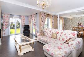 Luxury 3+1 bedroom villa in private condominium with pool, Vilamoura