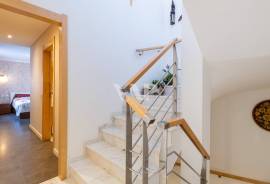 Luxury 3+1 bedroom villa in private condominium with pool, Vilamoura