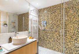 Luxury 3+1 bedroom villa in private condominium with pool, Vilamoura
