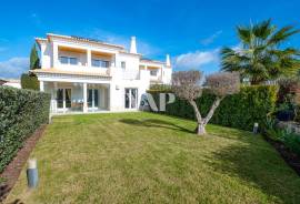 Luxury 3+1 bedroom villa in private condominium with pool, Vilamoura