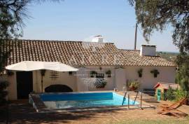 Farm with 16 Ha with 4 villas and swimming pool - Ideal for housing, tourist investment or rental.