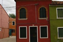 Excellent 2 Bed House for Sale In Burano Venezia