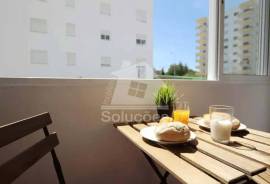 Bright and well-maintained 2 bedroom apartment in the prestigious area of Praia da Rocha, Portimão