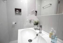 Bright and well-maintained 2 bedroom apartment in the prestigious area of Praia da Rocha, Portimão