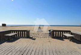 Bright and well-maintained 2 bedroom apartment in the prestigious area of Praia da Rocha, Portimão