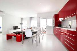 Bright and well-maintained 2 bedroom apartment in the prestigious area of Praia da Rocha, Portimão
