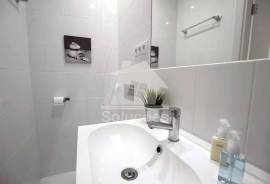 Bright and well-maintained 2 bedroom apartment in the prestigious area of Praia da Rocha, Portimão