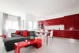 Bright and well-maintained 2 bedroom apartment in the prestigious area of Praia da Rocha, Portimão
