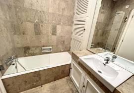 3+1 bedroom apartment with garage for rent on Rua Marechal Saldanha