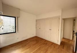 3+1 bedroom apartment with garage for rent on Rua Marechal Saldanha