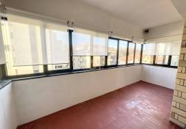 3+1 bedroom apartment with garage for rent on Rua Marechal Saldanha