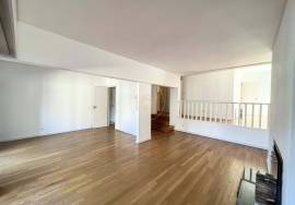 3+1 bedroom apartment with garage for rent on Rua Marechal Saldanha