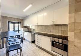 3+1 bedroom apartment with garage for rent on Rua Marechal Saldanha