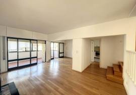 3+1 bedroom apartment with garage for rent on Rua Marechal Saldanha
