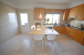 Charming 3-bedroom semi-detached villa with sea view in Boliqueime