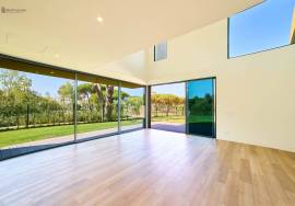 Elegance and Exclusivity in Vilamoura – 2 Bedroom Villa with Private Pool in Central Area
