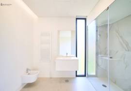Elegance and Exclusivity in Vilamoura – 2 Bedroom Villa with Private Pool in Central Area