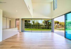 Elegance and Exclusivity in Vilamoura – 2 Bedroom Villa with Private Pool in Central Area