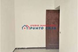 CENTRO STORICO - Magazzino di 10 mq ca. in Via Aperta. Euro 100