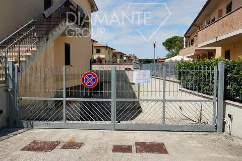CDL1380.1 - Nelle vicinanze del lago e del centro, garage a piano seminterrato
