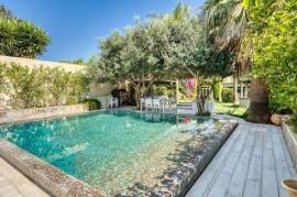 Superb Villa