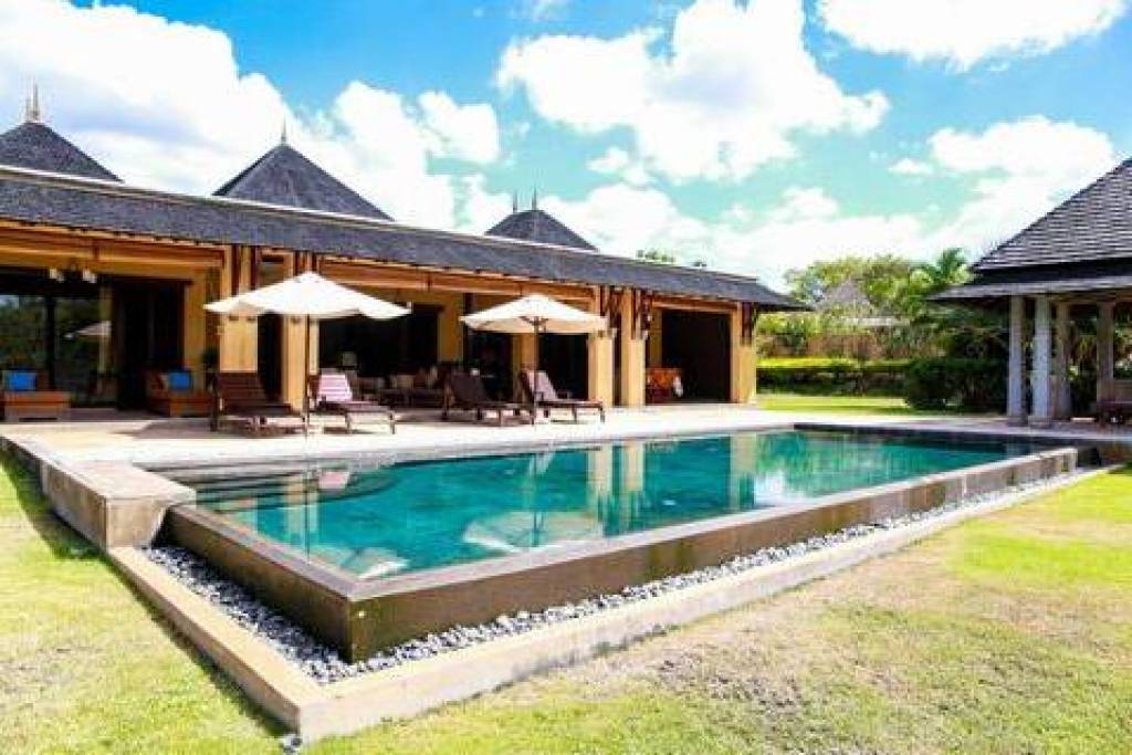 MOUNTAIN VIEW TROPICAL VILLA ON A GOLF COURSE AT TAMARINA RESORT IN TAMARIN, MAURITIUS