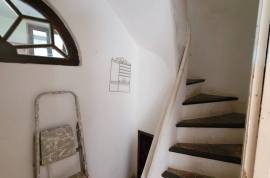 Winegrower's House With 135 M2 Living Space, Terrace With Views And Courtyard/garden Of 75 M2.