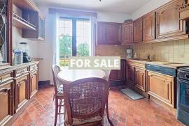 Detached Country House with Landscaped Garden