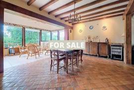 Detached Country House with Landscaped Garden