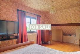Detached Country House with Landscaped Garden