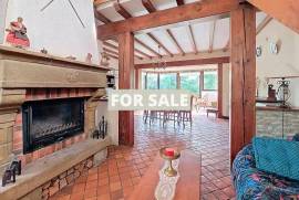 Detached Country House with Landscaped Garden