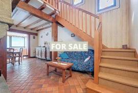 Detached Country House with Landscaped Garden