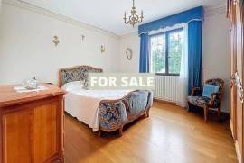 Detached Country House with Landscaped Garden