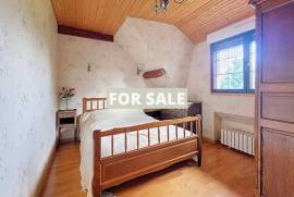 Detached Country House with Landscaped Garden
