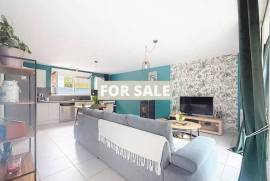 Delightful Wooden Clad Property in Coastal Resort