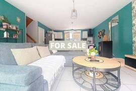 Delightful Wooden Clad Property in Coastal Resort