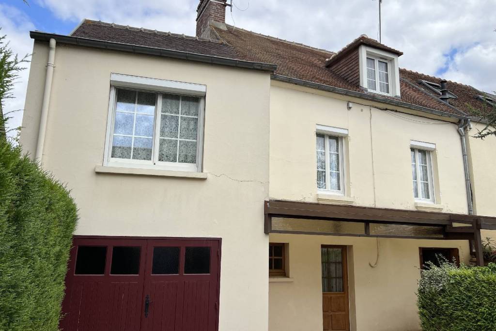 Lovely Family Home in Heart of Popular Town