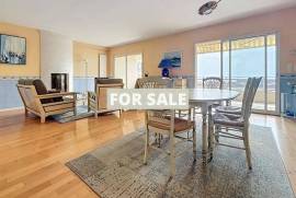Town House in Coastal Resort Location