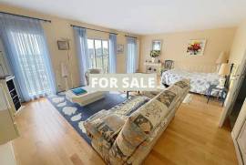 Town House in Coastal Resort Location