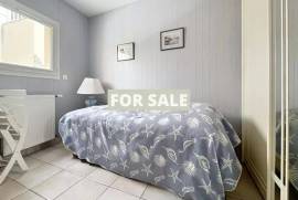 Town House in Coastal Resort Location