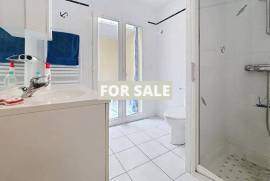 Town House in Coastal Resort Location