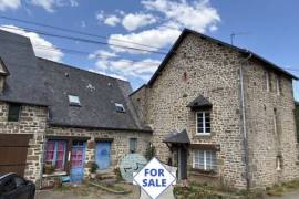 Beautiful Character Cottage in Rural Setting