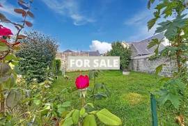 Single Storey Villa With Garden