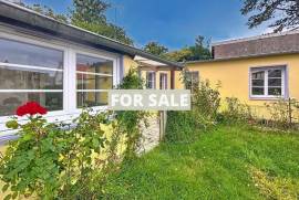 Single Storey Villa With Garden