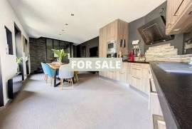 Town House in Coastal Resort Location