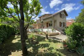 Beautiful Traditional Villa with Lovely Garden