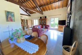 Beautiful Traditional Villa with Lovely Garden